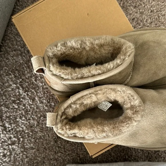 Ugg Mini in Antelope - Picture 3 of 5